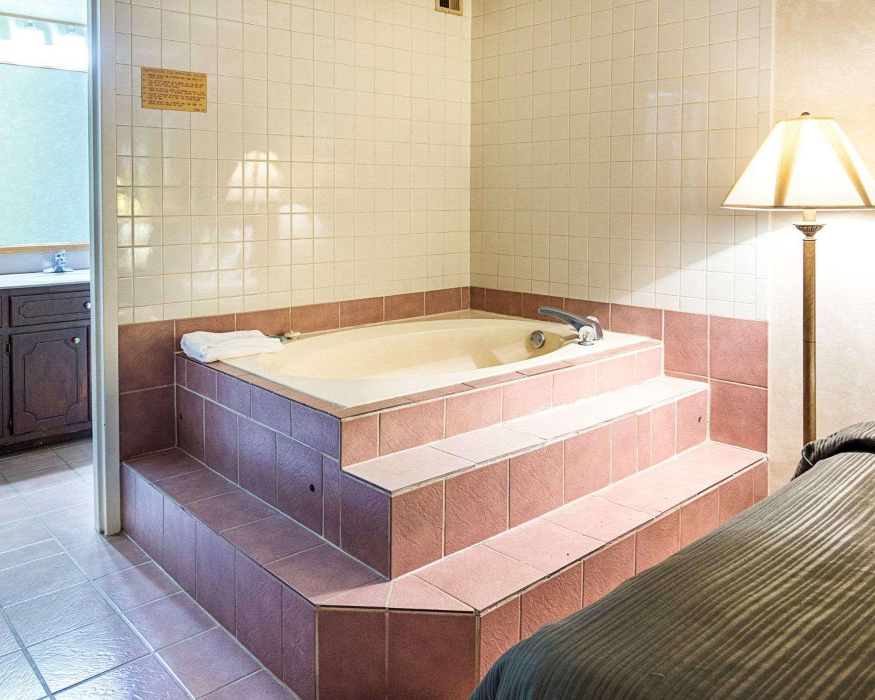 Quality Inn Petersburg Near Fort Gregg-Adams Ngoại thất bức ảnh