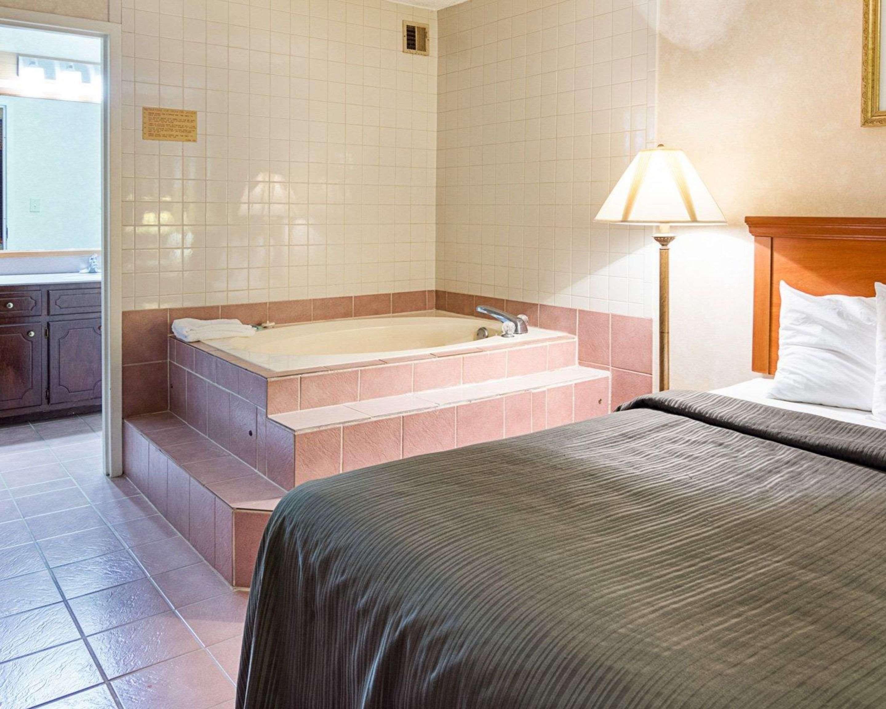 Quality Inn Petersburg Near Fort Gregg-Adams Ngoại thất bức ảnh